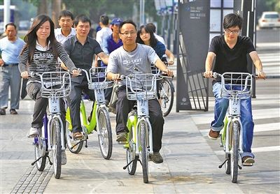 體驗首批建成的部分公共自行車租賃係統服務站（zhàn）點